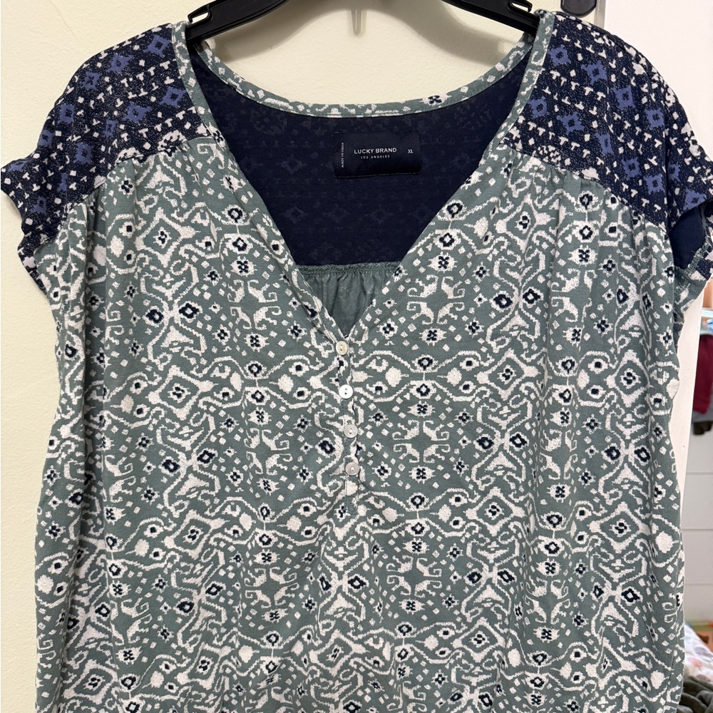 Lucky Brand Women's Blue and White Patterned Blouse